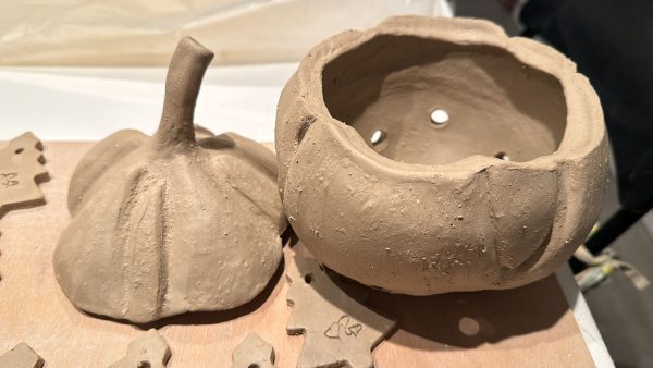 1 daagse workshop glazuren van een keuze uit drie bisquit gestookte werkjes (Max 4 pers)